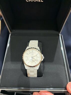 CHANEL Womans White Ceramic J12 Watch 33mm new never worn